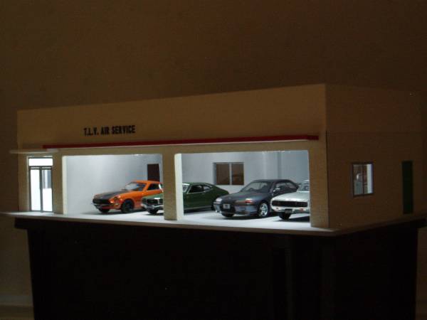 1/64 世田谷ベース風ガレージ ジオラマにも T.L.V.の入札履歴 - 入札者