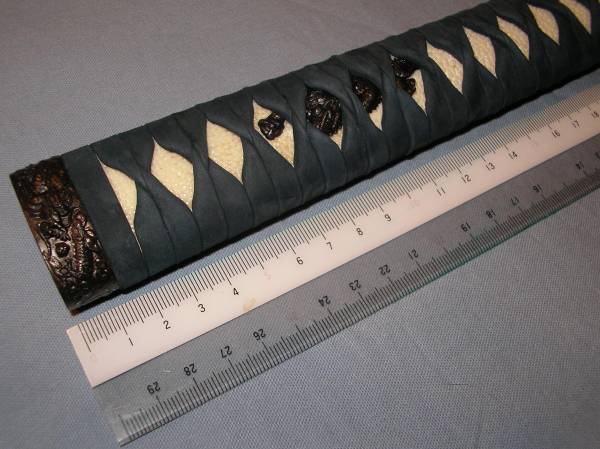 柄　木製　裏革紺糸　白本鮫　縁頭龍　全長２４５ミリ