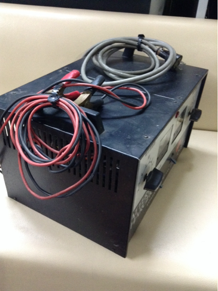 YUASA バッテリーチャージャー DC6～75v 15A Z-7515☆中古品☆(充電器