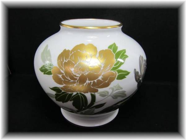 …大倉陶園 金蝕牡丹 花瓶…　　　　金彩花器花入フラワーベース