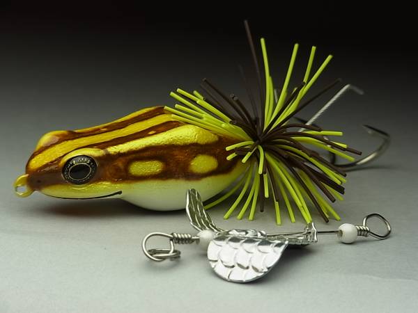 限定色 リアルフロッグルアー 毒蛙5cm 落花生 ブレード付 雷魚