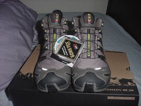 SALOMON ゴアテックストレランシューズ