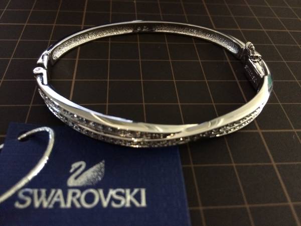 正規品ンストア SWAROVSKI スワロフスキー バングル