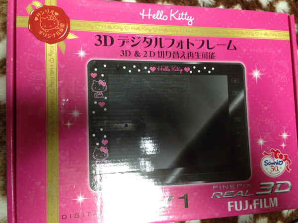 【新品♪】FUJIFILM V1 ハローキティ 3Dデジタルフォトフレーム