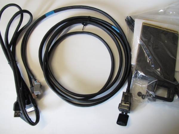 トヨタ/ダイハツ純正iPod対応USB/VTRアダプター　★中古★