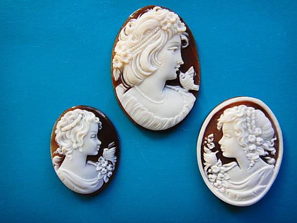 【語る小鳥と貴婦人】ソレンティーノ作品★シェルカメオ３枚