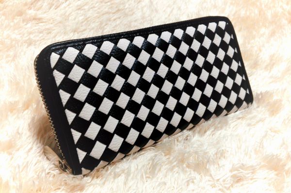 ボッテガヴェネタ パイソン柄 イントレ 長財布 ホワイト ブラック レザー BOTTEGA VENETA 長財布 ボッテガヴェネタ イントレチャート 2024年に