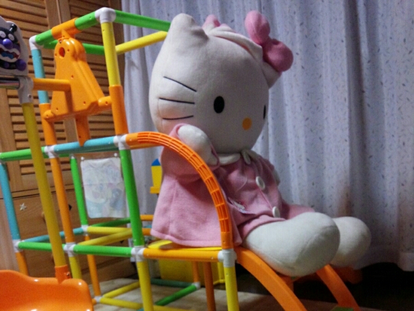 超特大キティちゃんのぬいぐるみ