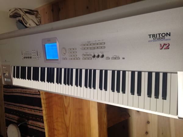 KORG　コルグ TRITON STUDIO V2　