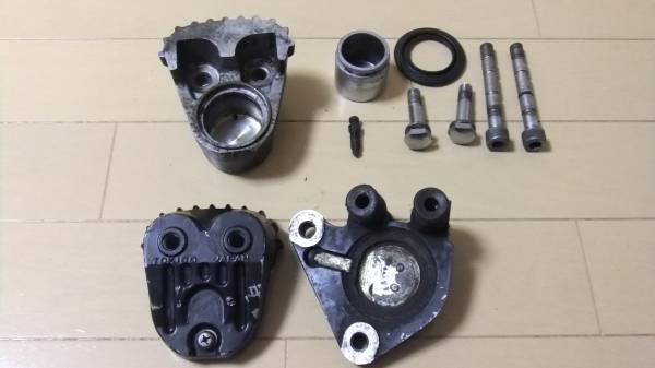 スズキ　GT380　ブレーキキャリパー　初期型