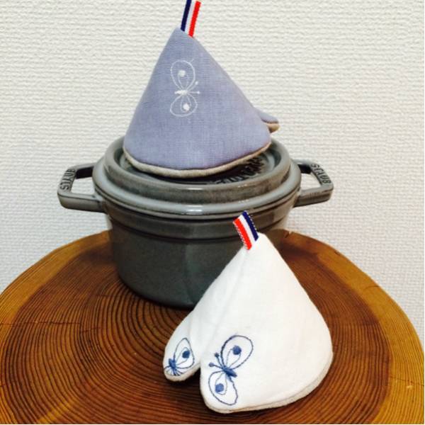 送料込み【手作り】ミナ ペルホネン 2個セット 三角鍋つかみ_2