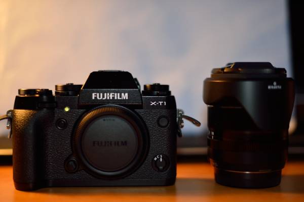 FUJIFILM X-T1 18-55標準ズームキッド　予備充電池2個付