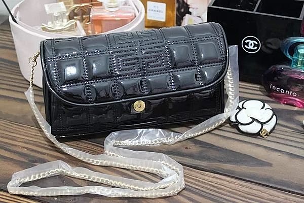 CHANEL ノベルティ シャネル チェーンウォレット ショルダーバッグ