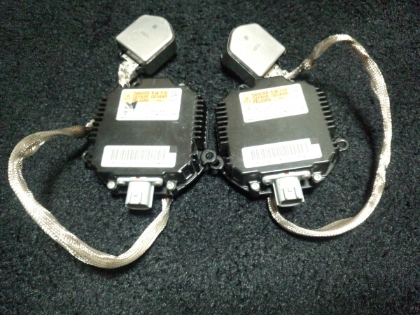 日産　セレナC25 H20後期　純正　バラスト　HID