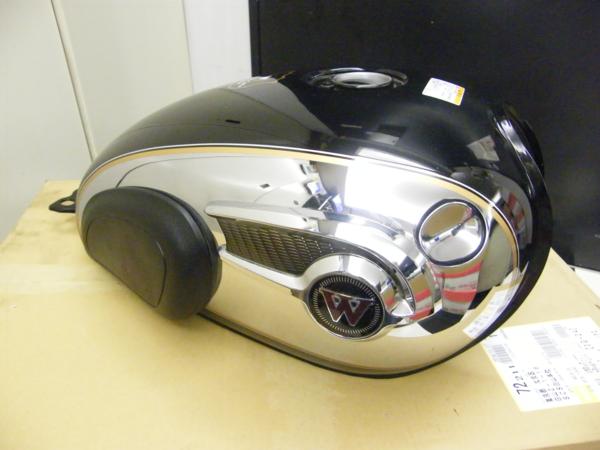 w800純正 メッキタンク w650 エンブレム＆グリップ ニーパッド