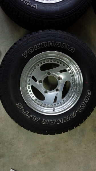 ジムニー　シエラ　215/75R15