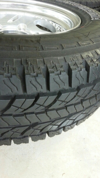 ジムニー　シエラ　215/75R15