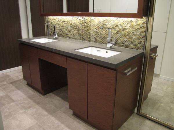 Kd4 展示品 洗面化粧台 Cucina 2ボール Grohe 大理石 洗面化粧台 鏡つき 売買されたオークション情報 Yahooの商品情報をアーカイブ公開 オークファン Aucfan Com