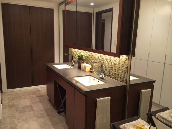 Kd4 展示品 洗面化粧台 Cucina 2ボール Grohe 大理石 洗面化粧台 鏡つき 売買されたオークション情報 Yahooの商品情報をアーカイブ公開 オークファン Aucfan Com