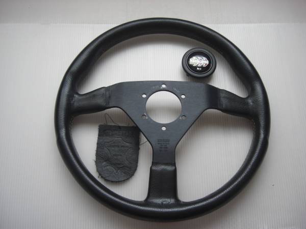 VELOCE RACING (350mm) momo(モモ)のステアリングの口コミ MOMO