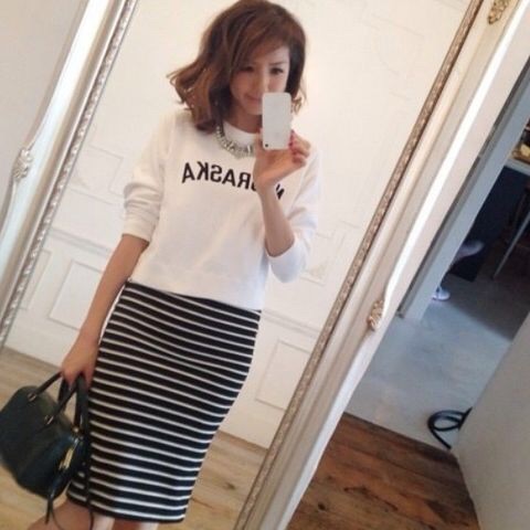 美香着AULAAILAボーダーペンシルスカート完売 mira owennine