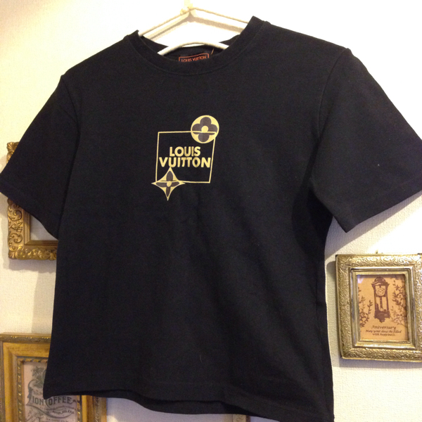美品 LOUIS VUITTON Tシャツ 黒 美品Louis Vuitton エンボスド
