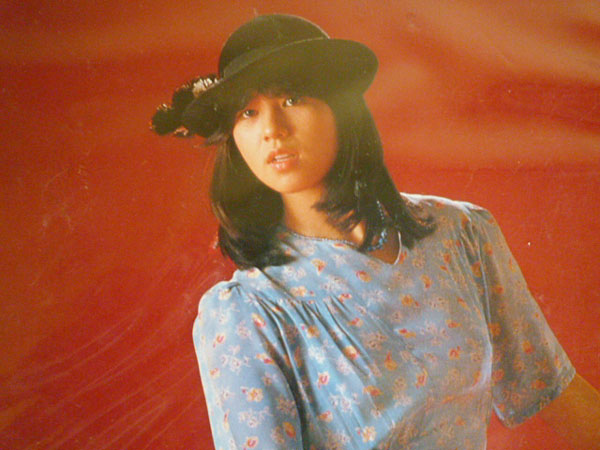 石野真子 大型ブロマイド・ポスター 生足・ふとももがいろっぽい(あ行