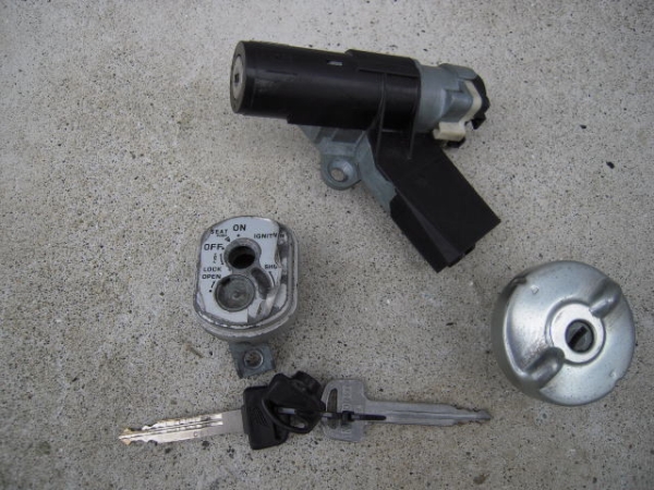 DIO ZX AF35　純正キーシリンダー 鍵 一台分 後期型/検索Z4