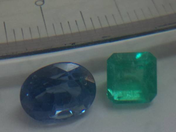 天然大粒サァファイヤ＆大粒エメラルド計４．３５ＣＴ
