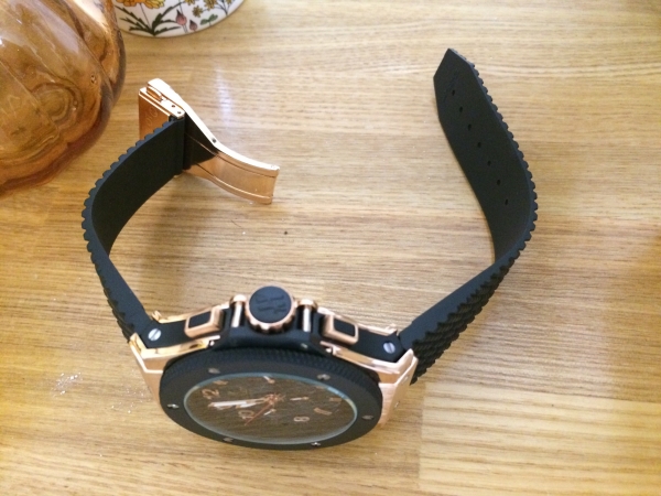 カシオがウブロみたいなg Shockを発売 カーボン製ベゼルを持つ G Steel 新シリーズ Life In The Fast Lane