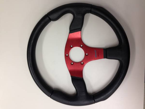 MOMO RACE メタル　レッド　(未使用品）