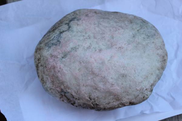 糸魚川産桃簾石4.1kg（国産鉱物 標本 原石 鑑賞石 翡翠の類似）(原石