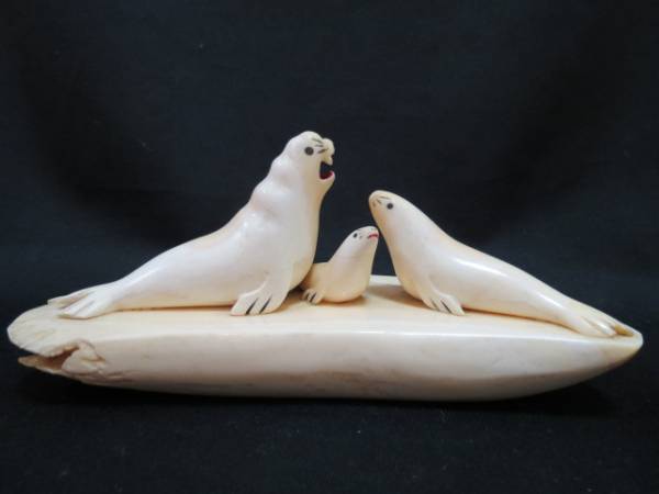 マッコウクジラ 鯨牙 細工 ゾウアザラシ 親子 彫刻 628g~歯 置物(東洋