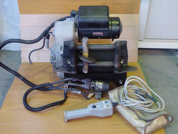 トヨタ　電動ウインチ　リモコン付き　１２V　検索用：ランドクルーザー・ランクル・純正・１２ボルト・アイシン トヨタ 純正 ランクル 電動ウインチ 24V リモコン付き 中古(電装品