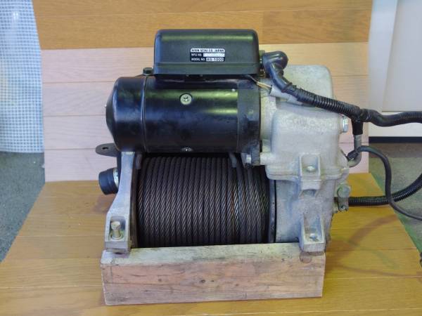 トヨタ　電動ウインチ　リモコン付き　１２V　検索用：ランドクルーザー・ランクル・純正・１２ボルト・アイシン トヨタ 純正 ランクル 電動ウインチ 24V リモコン付き 中古(電装品