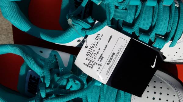 NAKEナイキテニスシューズ未使用品２６．０ｃｍヴェイパーコート