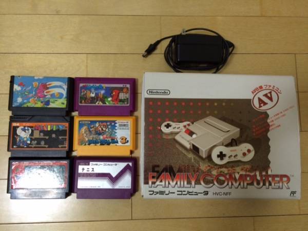ファミコン(AV仕様)　本体＋アダプタ＋ケーブル＋ソフト6本付