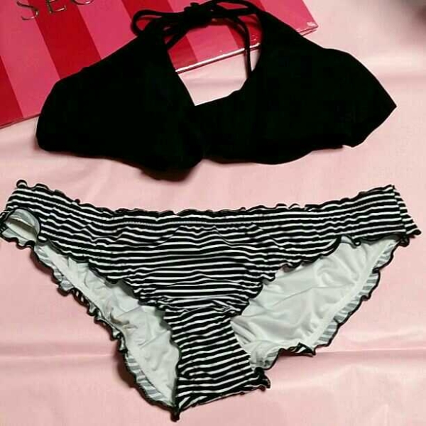 ヴィクトリアシークレット☆フリル ビキニ 黒★水着　新品