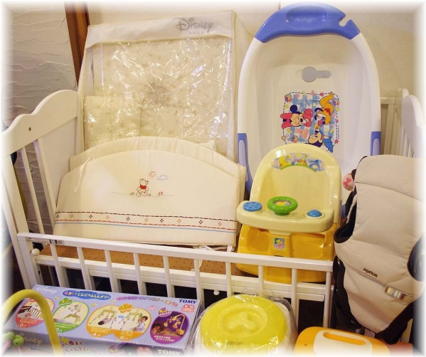 出産準備セット*白ベッド*回転チャイルドシート*ベビーカ*ハイロ
