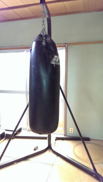 サンドバッグ　オマケ付き　スタンドタイプ　室内で使用