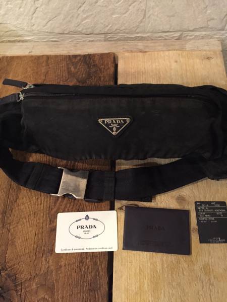 ショルダー　ボディーバッグ　ナイロン　ギャランティーカード付