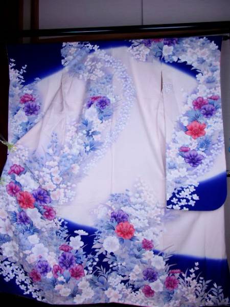 優雅な振袖、処分超特価（１４８）