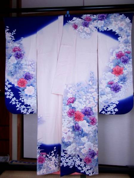 優雅な振袖、処分超特価（１４８）