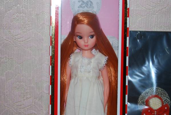 ★　キャッスル２０ｔｈ　初代復刻リカちゃんと服セット　★