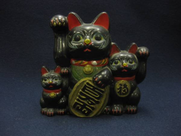三人親子の招き猫