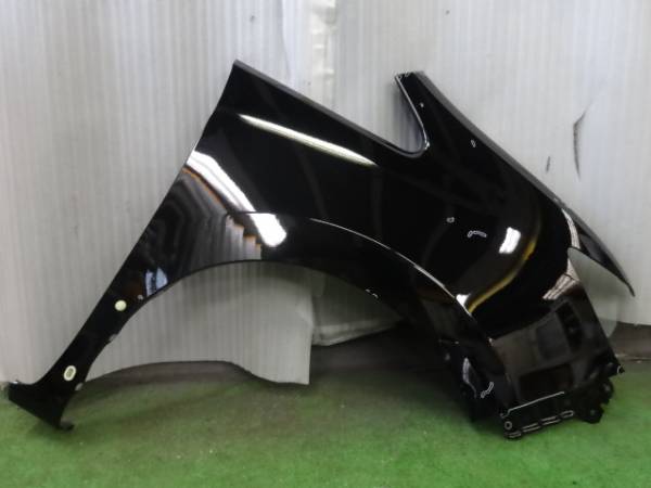 セレナ　C26　右フロントフェンダー