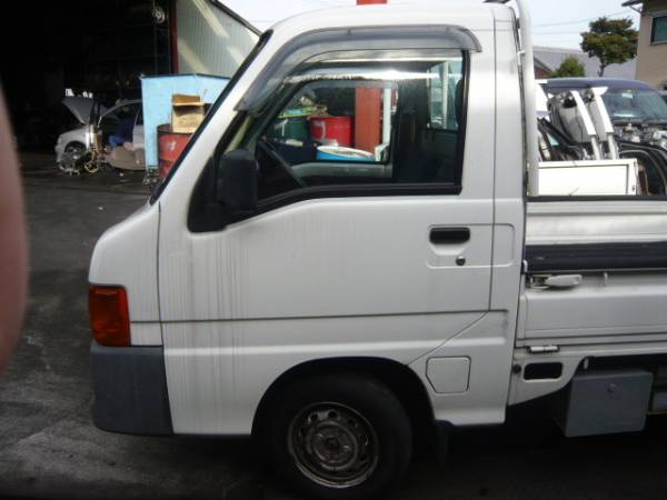 即決⇒送料無料　サンバートラック　 左フロントドア　ＴＴ2