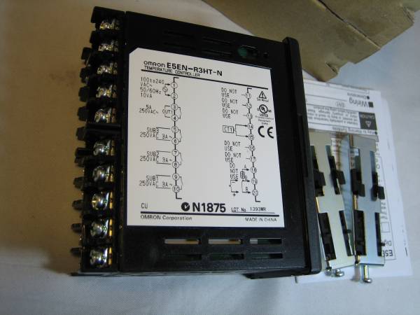 オムロン温度調節器E5EN-R3HT-N（マルチ入力　リレー制御）