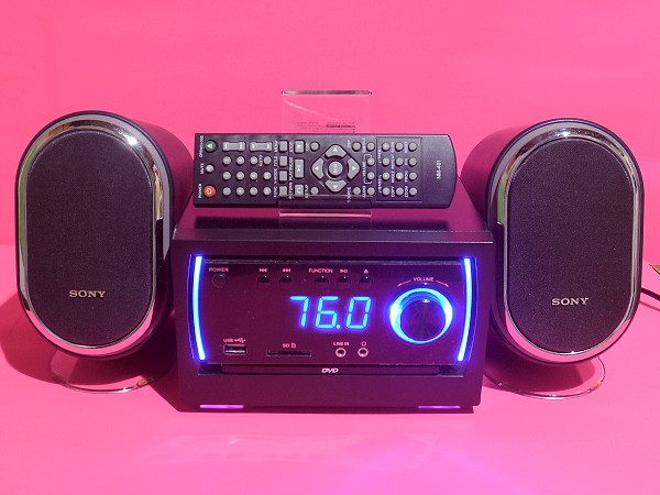 SONY ミニコンポ 本体 スピーカー リモコン付き DVDミニコンポ 液晶モニター＆高音質SONY製スピーカー付属！！ ✨美品