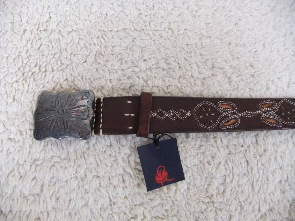 ■４５ｒｐｍ　彫金バックルのレザーベルト　こげ茶　新品未使用